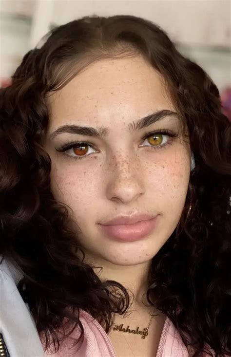 does ash kash have heterochromia|Ash Kash